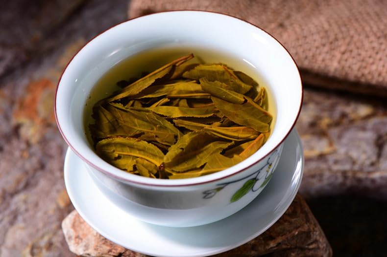 Natural and Additive-free Yunnan Puerh Tea Yunnan Renaissance Raw Tea 357g Bright Front Spring Tips Brown Ancient Tree Tea Green Tea 云南普洱茶 云海复兴号生茶 357g明前春尖 布朗古树茶