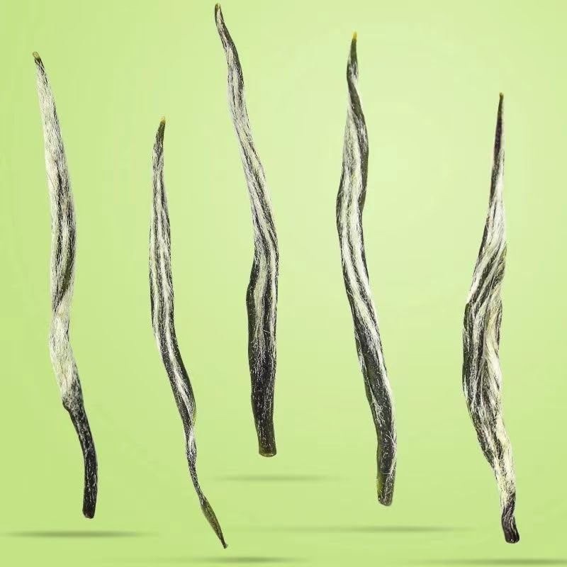 Natural Chinese Tea Mingqian Mao Jian Tea High Mountain Tender Buds Strong Aroma Steeping Type Green Tea Canister Gift Box 250g 天然中国茶 明前毛尖 高山嫩芽 香气浓郁 蒸压型绿茶 罐装礼盒 250g