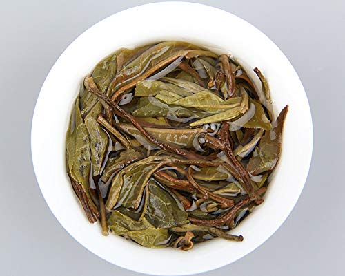 Natural and Additive-free Puerh Tea Bangdong Pure Material Sun Green Raw Tea Pre-ming Dynasty Ancient Tree Spring Tea Honey Scent 500g Green Tea 普洱茶 邦东纯料晒青生茶明前古树春茶 蜜香 500g