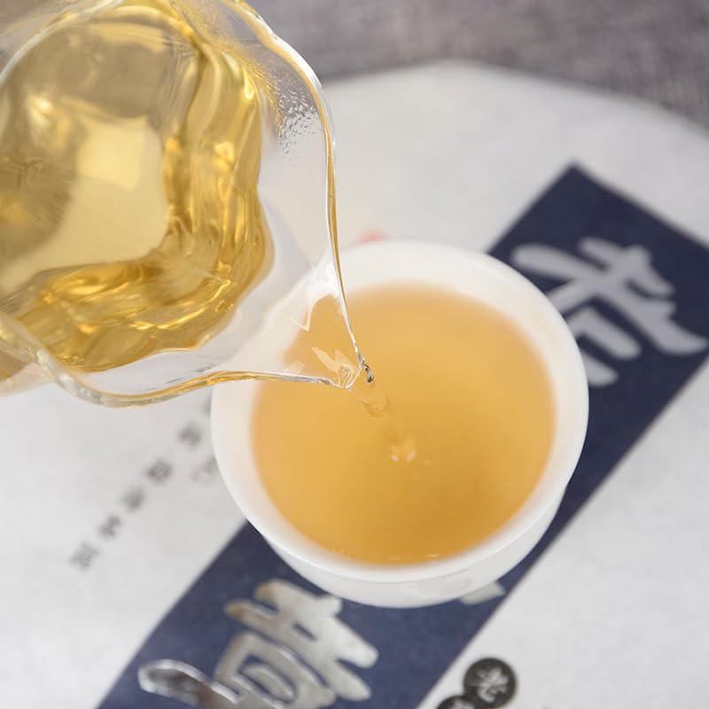 Natural and Additive-free Laobanzhang Raw Cake Yunnan Puerh Tea Cake 357g Spring Tea Big Tree Puerh Tea Organic Loose Leaf 老班章生饼 云南普洱茶饼 357克/饼