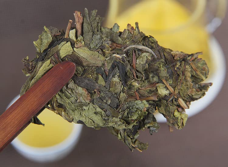 Natural and Additive-free Iceland Ancient Tree Tea 357g Gold Leaf Menghu Puerh Tea Raw Tea Yunnan Qizi Cake Green Tea 冰岛古树茶黄金叶勐库普洱茶生茶