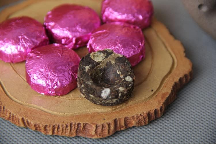 Pu-erh Tea Lotus Leaf Flower Tea 75g Lotus Leaf Pu-erh Small Golden Tuo Tea Mini Tuo Tea in a Beautiful Iron Box 普洱茶 七彩荷叶花茶 荷叶普洱小金沱