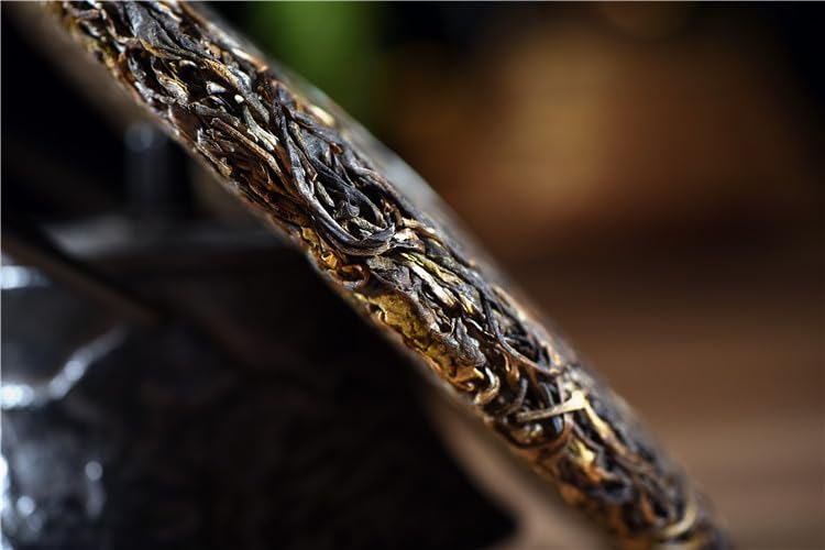 Natural and Additive-free Puerh Tea Raw Tea 357g Menghai Aromatic and Flavorful Green Tea 普洱茶 生茶2016年357克勐海春韵