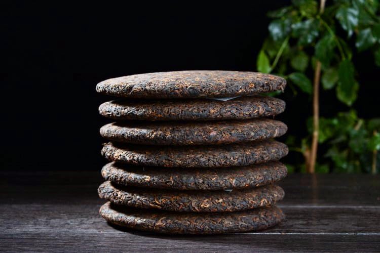 Natural Puerh Tea Cake Yunnan Puerh Tea Ripe Tea Premium Menghai Puerh Black Tea 357g/12.oz Selected from spring tea leaves  云南七子饼茶357g 普洱黑茶勐海