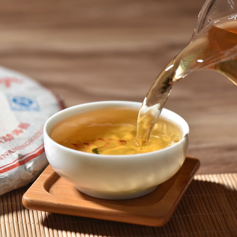 Natural and Additive-free Puerh Tea Raw Tea 357g Menghai Aromatic and Flavorful Green Tea 普洱茶 生茶2016年357克勐海春韵