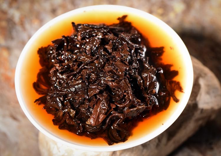 Premium Pu'er Gong ting Cake Ripe Tea 357g Qizi Cake Tea Yunnan Pu'er Tea Cake Healthy and Delicious Black Tea 特级普洱贡顶饼熟茶 357g 祁子饼茶 云南普洱茶饼 健康美味红茶