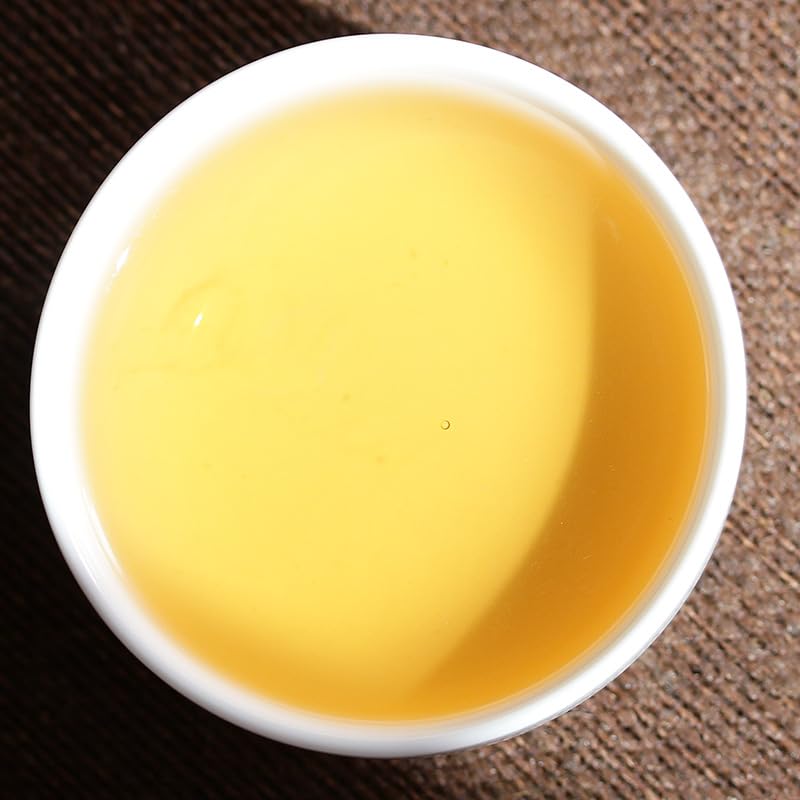 Natural and additive-free Yunnan Pu'er Tea Leaves Yiwu Zhengshan Raw Tea 357g Yunnan Qizi Cakes Raw Cake green tea 易武正山生茶357克云南七子饼