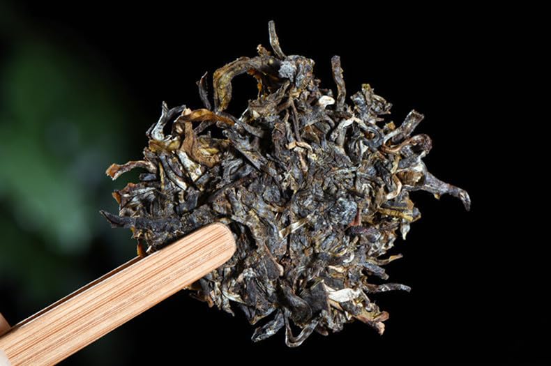 Natural and Additive-free Yunnan Puerh Tea Yunnan Renaissance Raw Tea 357g Bright Front Spring Tips Brown Ancient Tree Tea Green Tea 云南普洱茶 云海复兴号生茶 357g明前春尖 布朗古树茶