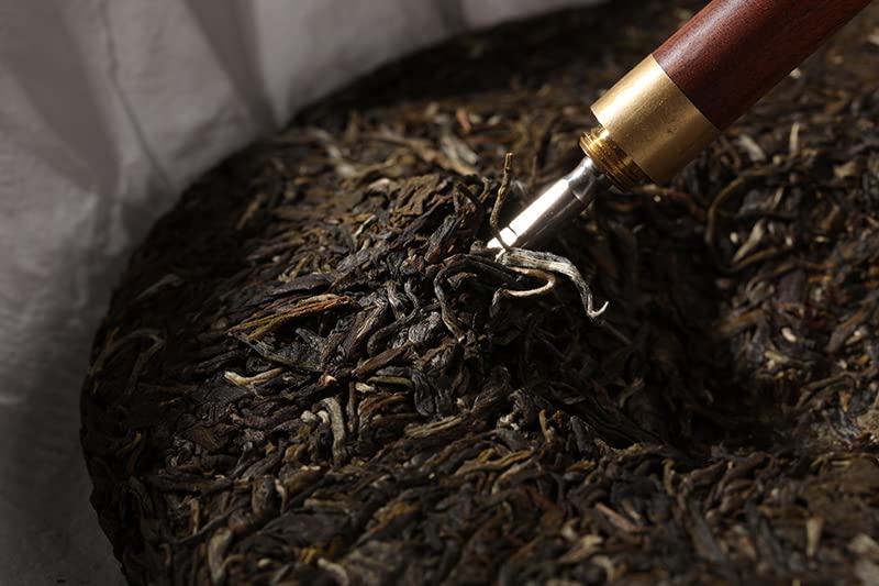 Natural Yunnan Puerh Tea Yiwu Ancient Trees Early Spring 357g Qizi Cake Puerh Raw Cake Orchid Fragrance Healthy and Delicious Green Tea 云南普洱茶 易武古树 早春 357g七子饼普洱生饼