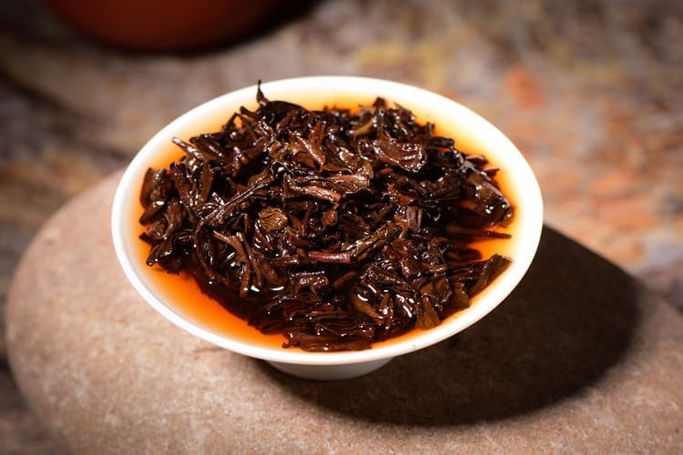 Natural and additive-free Puerh Tea Black Tea Ban Zhang 100g Old Ripe Tea Yunnan organic loose leaf Gong ting puerh tea 普洱茶熟茶 100g宫廷普洱七子饼巧克力普洱茶