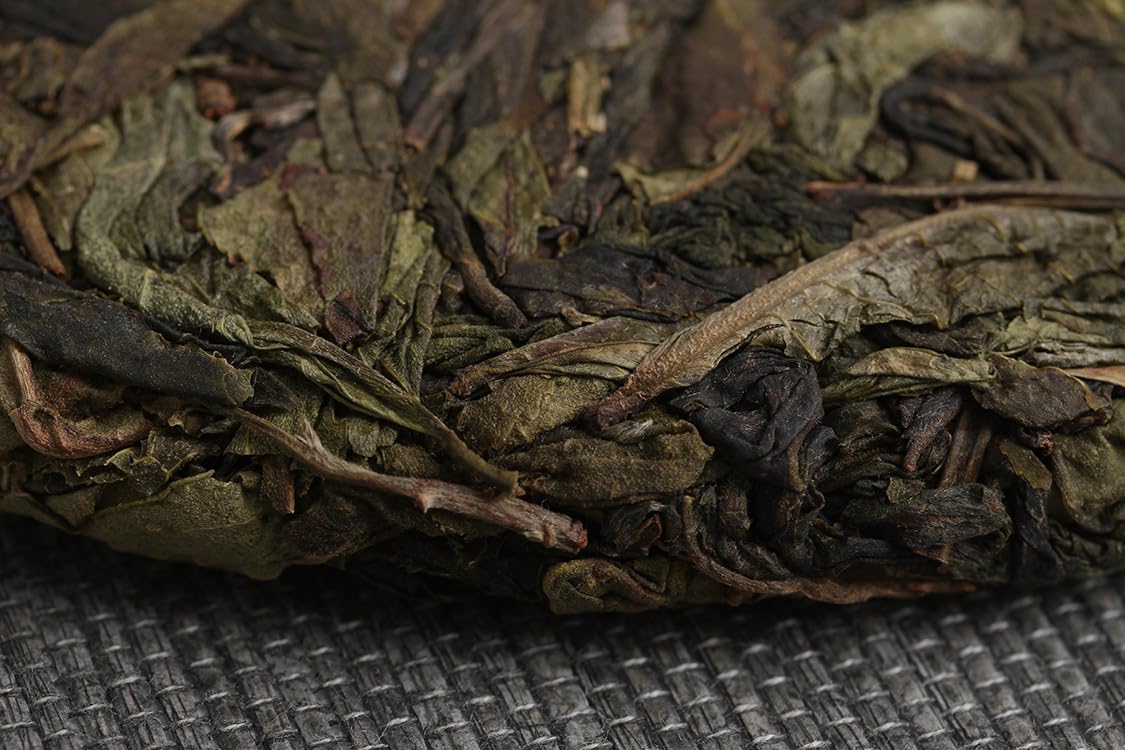 Natural Yunnan Puerh Tea Banzhang Big Leaf Big Tree Old Tree Puerh Raw Cake 357g Qizi Cake Tea Suitable for Long Term Storage 云南普洱茶 班章大叶大树老树普洱生饼 357克