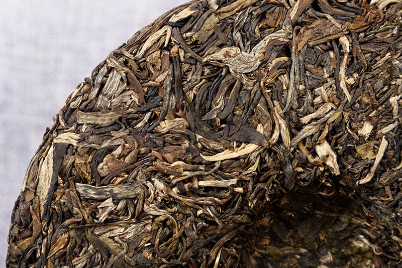 Natural and additive-free Yunnan Tea Old Banzhang Raw Cake Puerh Tea 357g Chinese Green tea 老班章生饼 普洱茶生茶 357g七子饼茶
