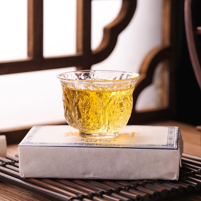 Natural and Additive-free First Spring Brown Mountain Ancient Tree Tea Brick 250g Puerh Tea Raw Tea Menghai Ancient Tree Gold Leaf Green Tea 头春布朗山古树黄片茶砖250g 普洱茶生茶勐海古树黄金叶