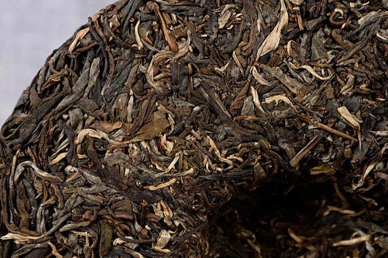 Natural and Additive-free Laobanzhang Raw Cake Yunnan Puerh Tea Cake 357g Spring Tea Big Tree Puerh Tea Organic Loose Leaf 老班章生饼 云南普洱茶饼 357克/饼