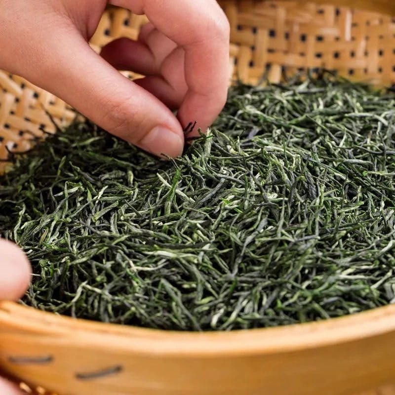 Natural Chinese Tea Mingqian Mao Jian Tea High Mountain Tender Buds Strong Aroma Steeping Type Green Tea Canister Gift Box 250g 天然中国茶 明前毛尖 高山嫩芽 香气浓郁 蒸压型绿茶 罐装礼盒 250g