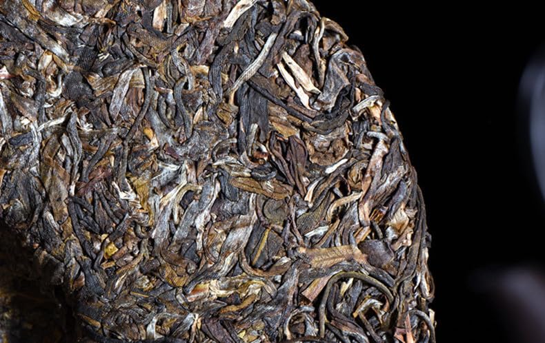 Natural and Additive-free Yunnan Puerh Tea Yunnan Renaissance Raw Tea 357g Bright Front Spring Tips Brown Ancient Tree Tea Green Tea 云南普洱茶 云海复兴号生茶 357g明前春尖 布朗古树茶