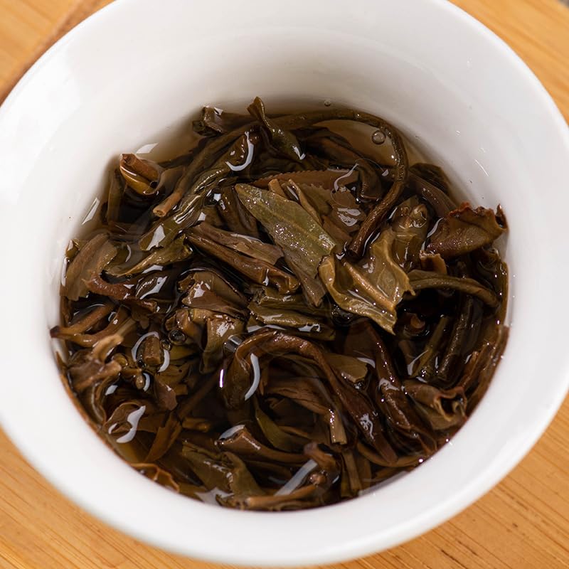 Yunnan Deliciously Smooth Qizi Cake Puerh Tea Raw Puerh 357g Yiwu Old Ancient Tree Green Tea Suitable for Long Term Storage 云南七子饼普洱茶生普易武老古树原料紧压茶