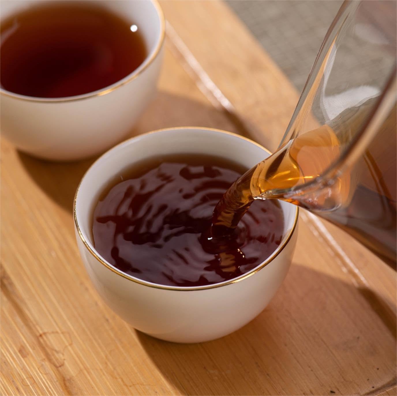 Glutinous Fragrance Yunnan Puerh Tea 250g Ripe Tea Small Jade Cake Tea Individually Wrapped Gift Set Suitable for Long Term Storage 糯米香云南普洱茶小玉饼独立包装礼盒装 250g