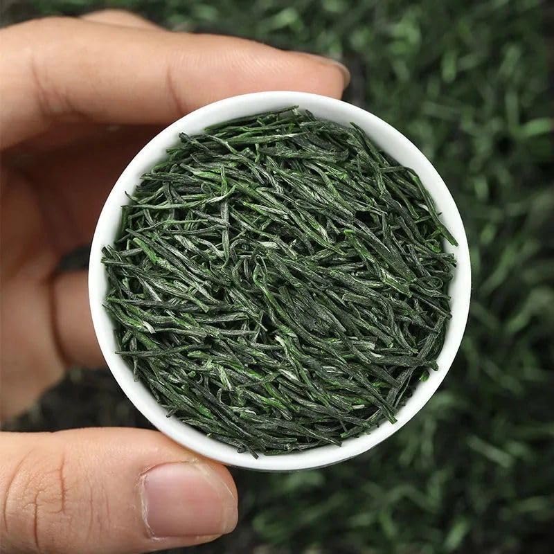 Natural Chinese Tea Mingqian Mao Jian Tea High Mountain Tender Buds Strong Aroma Steeping Type Green Tea Canister Gift Box 250g 天然中国茶 明前毛尖 高山嫩芽 香气浓郁 蒸压型绿茶 罐装礼盒 250g