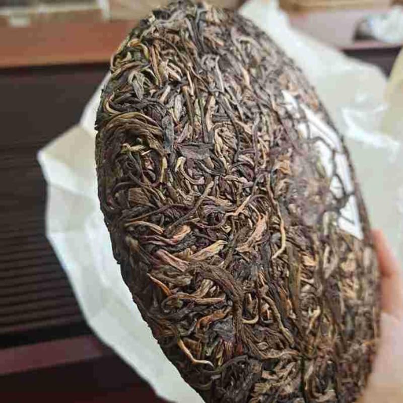 Premium Yunnan Puerh Tea Seventh Cake Raw Tea Yiwu Ma Hei Ancient Tree Raw Tea 357g Natural and additive-free Green tea 云南普洱茶七子饼生茶 易武麻黑古树生茶 357克