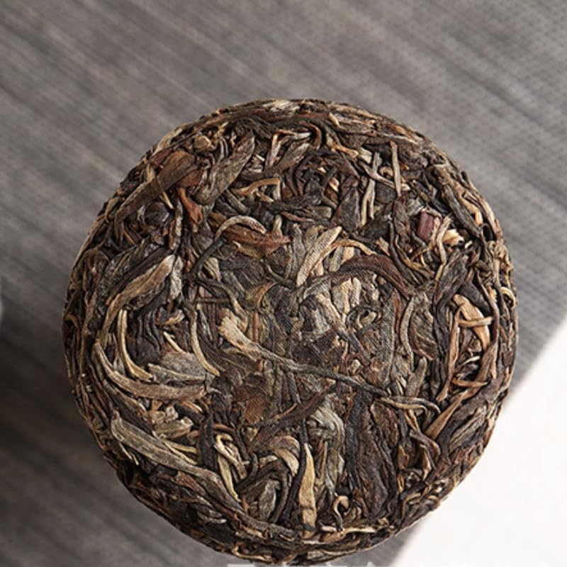 Natural and Additive-free Pu'er Tea Lexingxiang Raw Tea 100g Iceland Spring Tea for Travelling and Office Use (Mooncake Shape) Green tea 普洱茶100克冰岛 明前春茶旅游办公用茶(月饼形状)