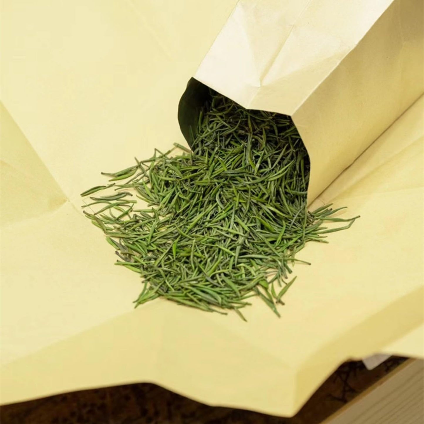Premium Queshe Green Tea Pre-ming Buds Spring Tea High Mountain Bamboo Leaf Single Bud Mao Feng Paper Bag Loose Tea 500g 新茶叶雀舌绿茶明前嫩芽春茶高山竹叶毛尖单芽毛峰纸包散茶500克