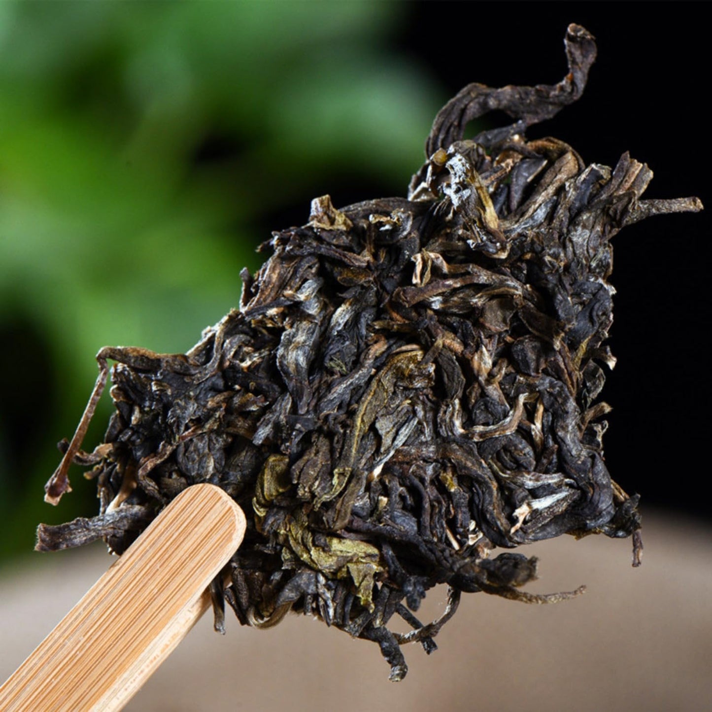 Natural and Additive-free Pu'er Tea Raw Tea 200g Brown YINHAO Tribute Cake Tea Yunnan Qizi Tea Cake Brown Big Tree Tea Healthy and Delicious Greeen Tea 普洱茶 生茶 200克布朗银毫贡饼茶云南七子茶饼布朗大树茶