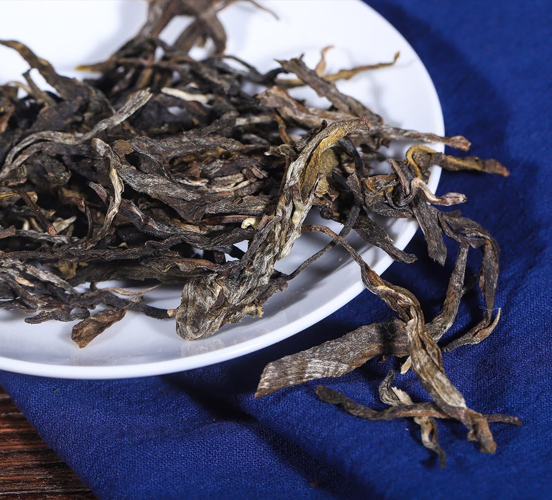Yunnan Natural and Additive-free Puerh Tea 357g Daxueshan (Rui) Big Tree Old Tree 357g Puerh Tea Cake Chinese Green Tea 云南普洱茶 357克大雪山(瑞)大树 老树 357克普洱茶饼