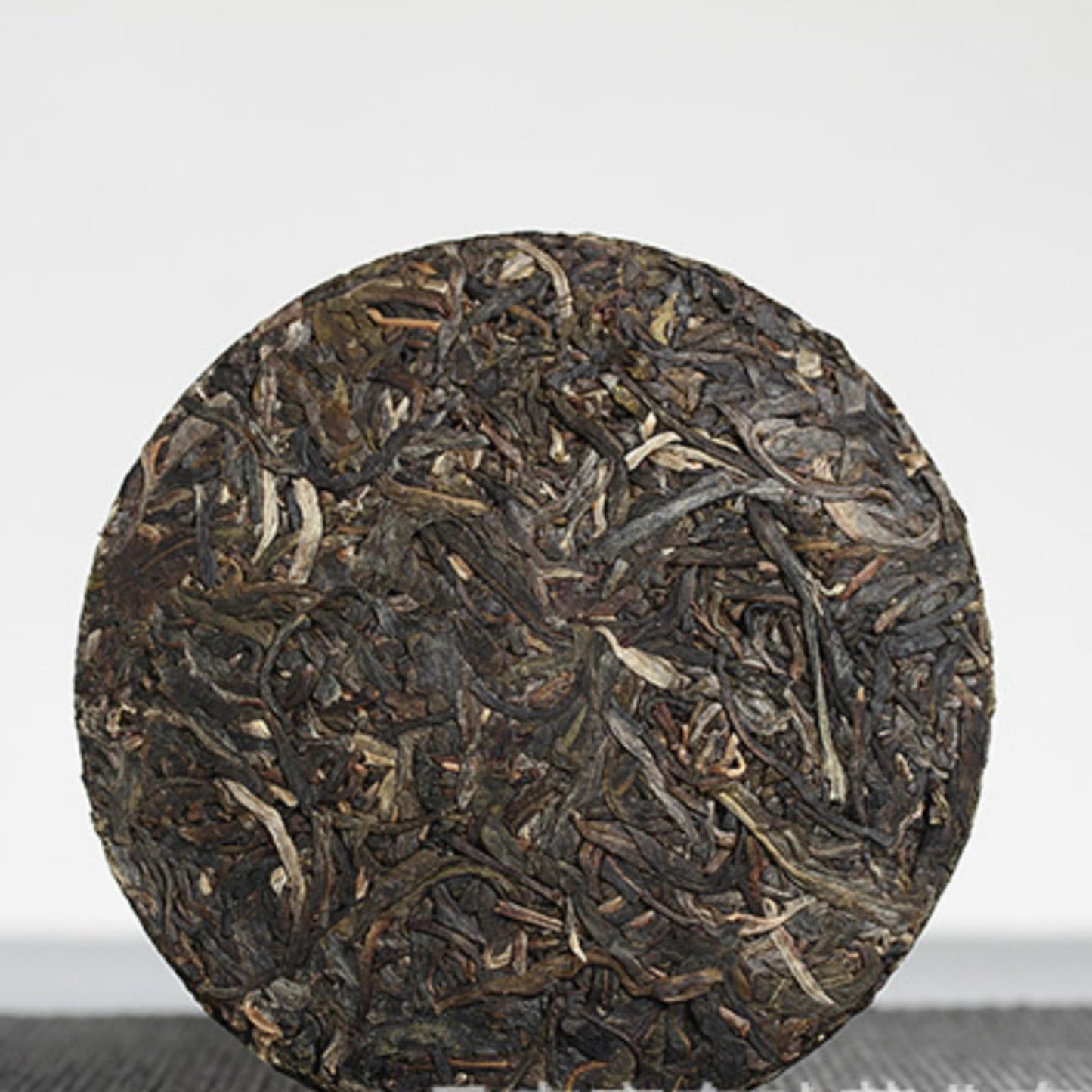 Yunnan Natural and Additive-free Puerh Tea Old Tree Tea 100g Brown Green Cake (Chong) Raw Tea Green Tea Puerh Tea Organic Loose Leaf 云南普洱茶老树茶 100克布朗青饼(崇)生茶茶叶