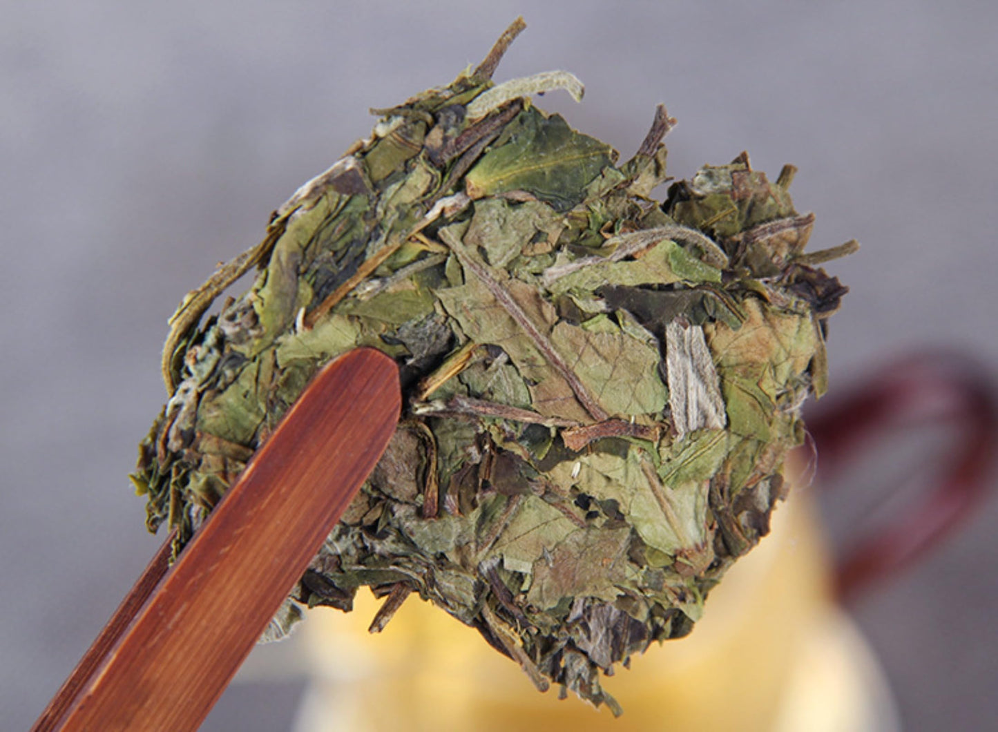 Yunnan Natural and Additive-free Ancient Tree Golden White Tea Cloud White Beauty Tea White Tea 357g Tight Tea Softer Than Raw Pu Tea 云南古树黄金白茶云白美人茶白茶 茶叶 357g紧压茶比生普