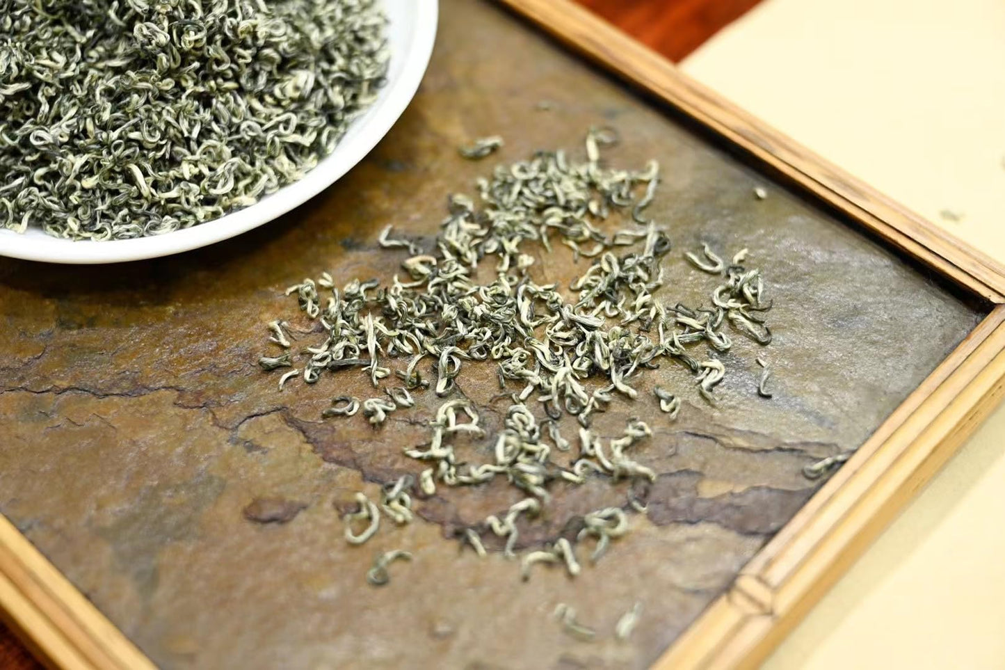 Premium Biluo Tea High Mountain Tea Yunwu Green Tea Flowers and Fruits Fragrant Spring Tea Pre-ming Biluochun 500g Paper Bag Tea 碧螺春高山茶云雾绿茶花果香春茶明前新茶清香500g