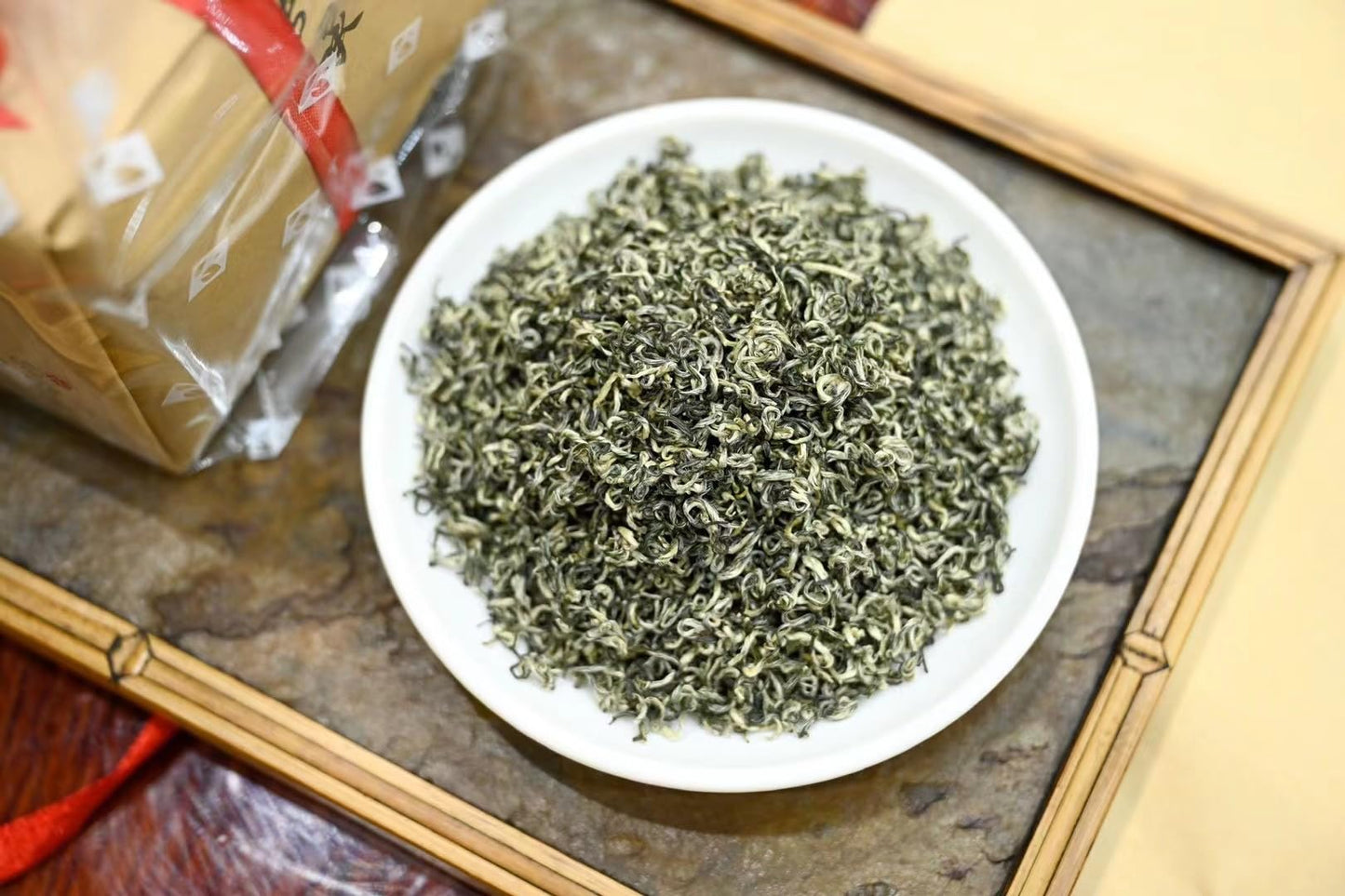 Premium Biluo Tea High Mountain Tea Yunwu Green Tea Flowers and Fruits Fragrant Spring Tea Pre-ming Biluochun 500g Paper Bag Tea 碧螺春高山茶云雾绿茶花果香春茶明前新茶清香500g