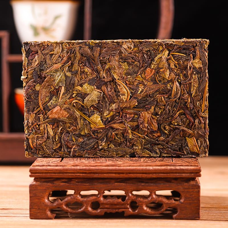 Natural and Additive-free First Spring Brown Mountain Ancient Tree Tea Brick 250g Puerh Tea Raw Tea Menghai Ancient Tree Gold Leaf Green Tea 头春布朗山古树黄片茶砖250g 普洱茶生茶勐海古树黄金叶