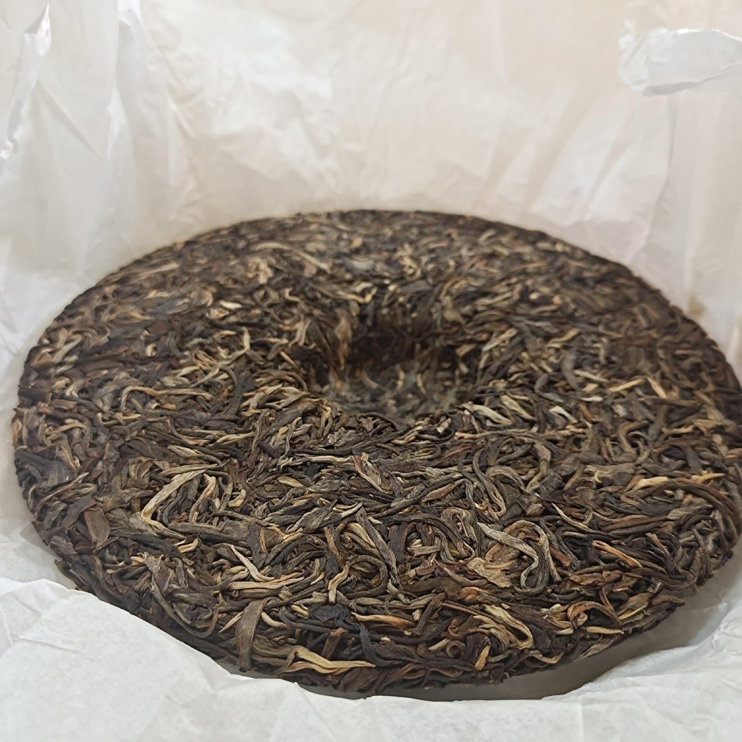 Premium Yunnan Puerh Tea Seventh Cake Raw Tea Yiwu Ma Hei Ancient Tree Raw Tea 357g Natural and additive-free Green tea 云南普洱茶七子饼生茶 易武麻黑古树生茶 357克
