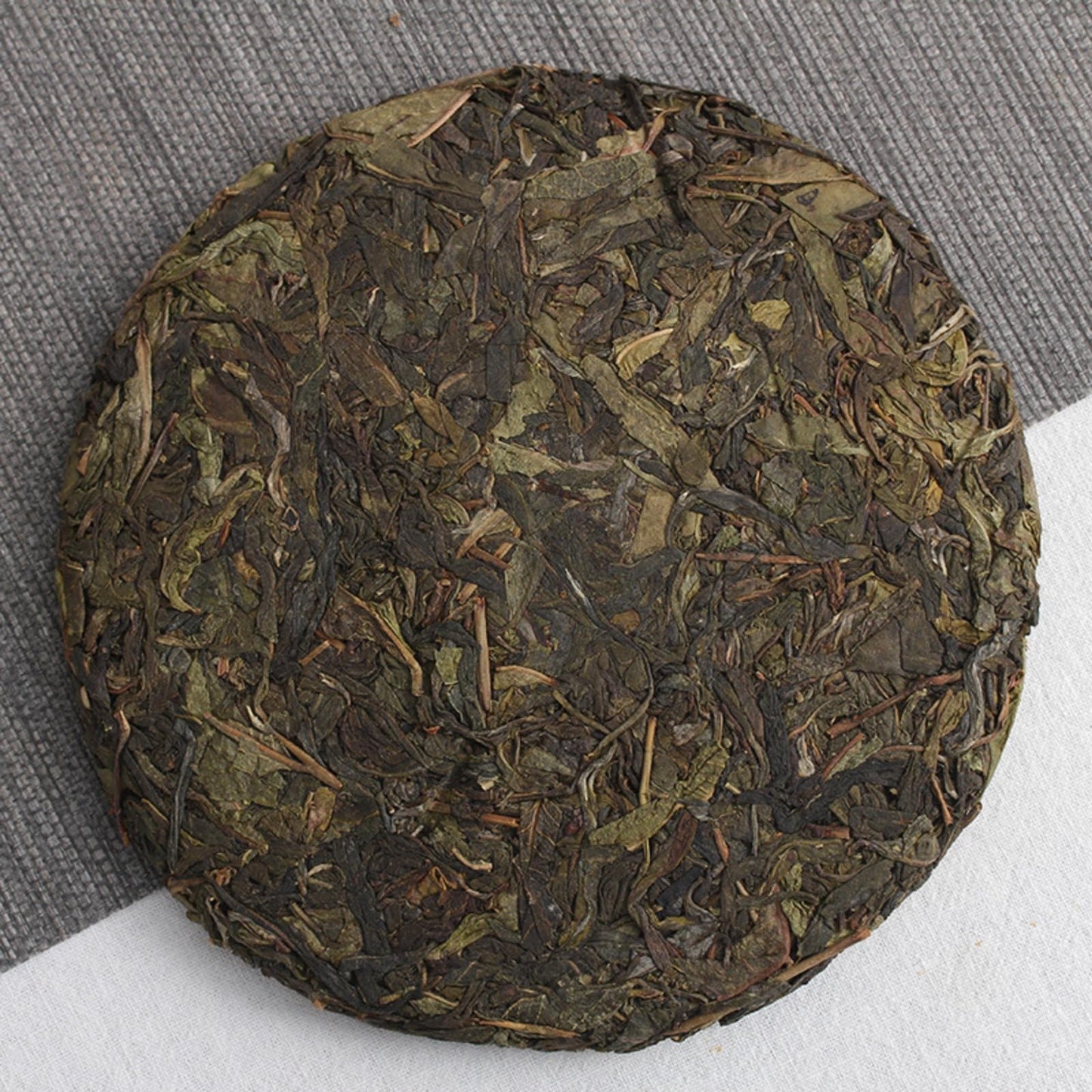Natural Yunnan Puerh Tea Banzhang Big Leaf Big Tree Old Tree Puerh Raw Cake 357g Qizi Cake Tea Suitable for Long Term Storage 云南普洱茶 班章大叶大树老树普洱生饼 357克