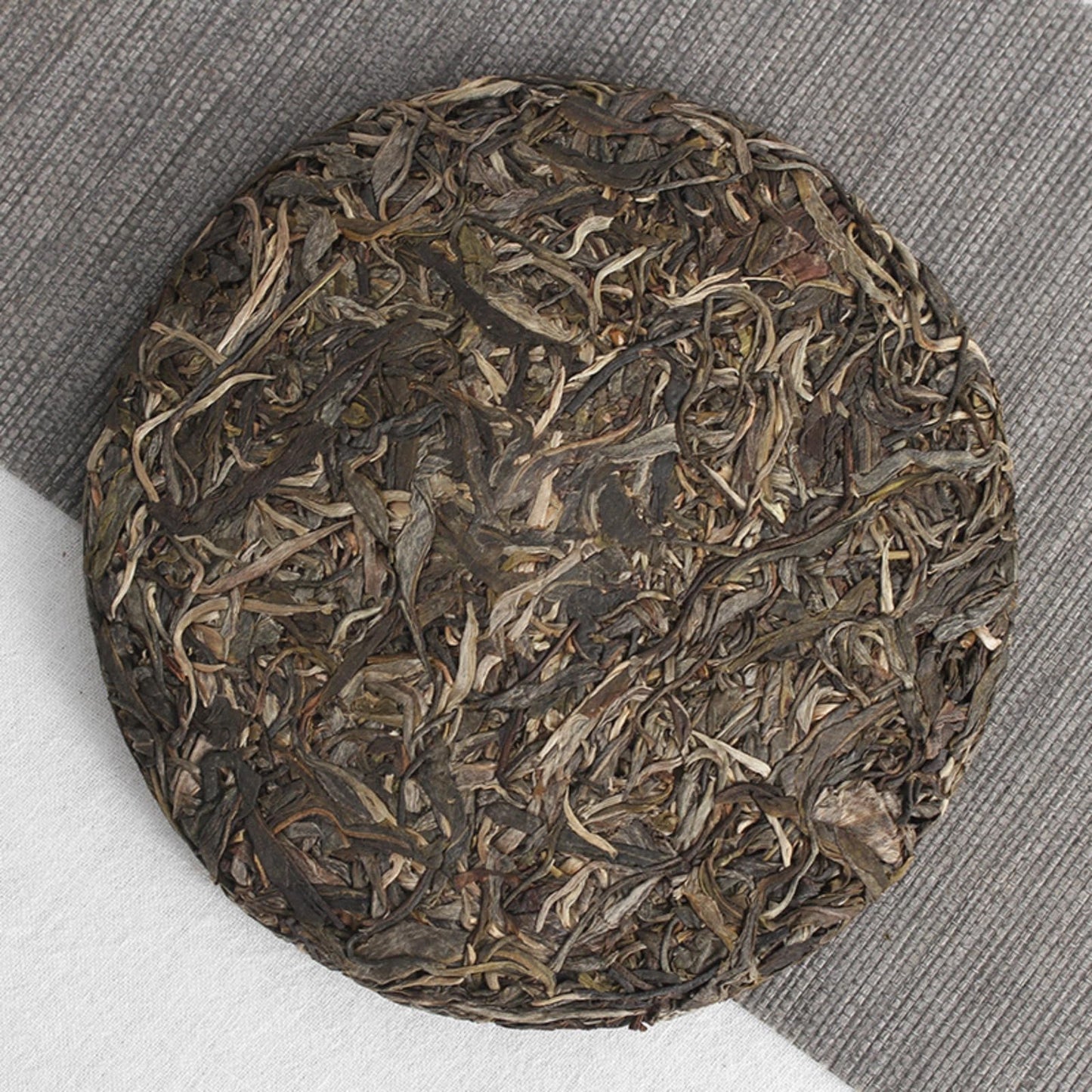 Yunnan Natural and Additive-free Puerh Tea Banzhang Yinhao Big Tree Old Tree Puerh Raw Cake 357g Qizi Cake Tea Chinese Green Tea 云南普洱茶 班章银毫大树老树普洱生饼 357克七子饼
