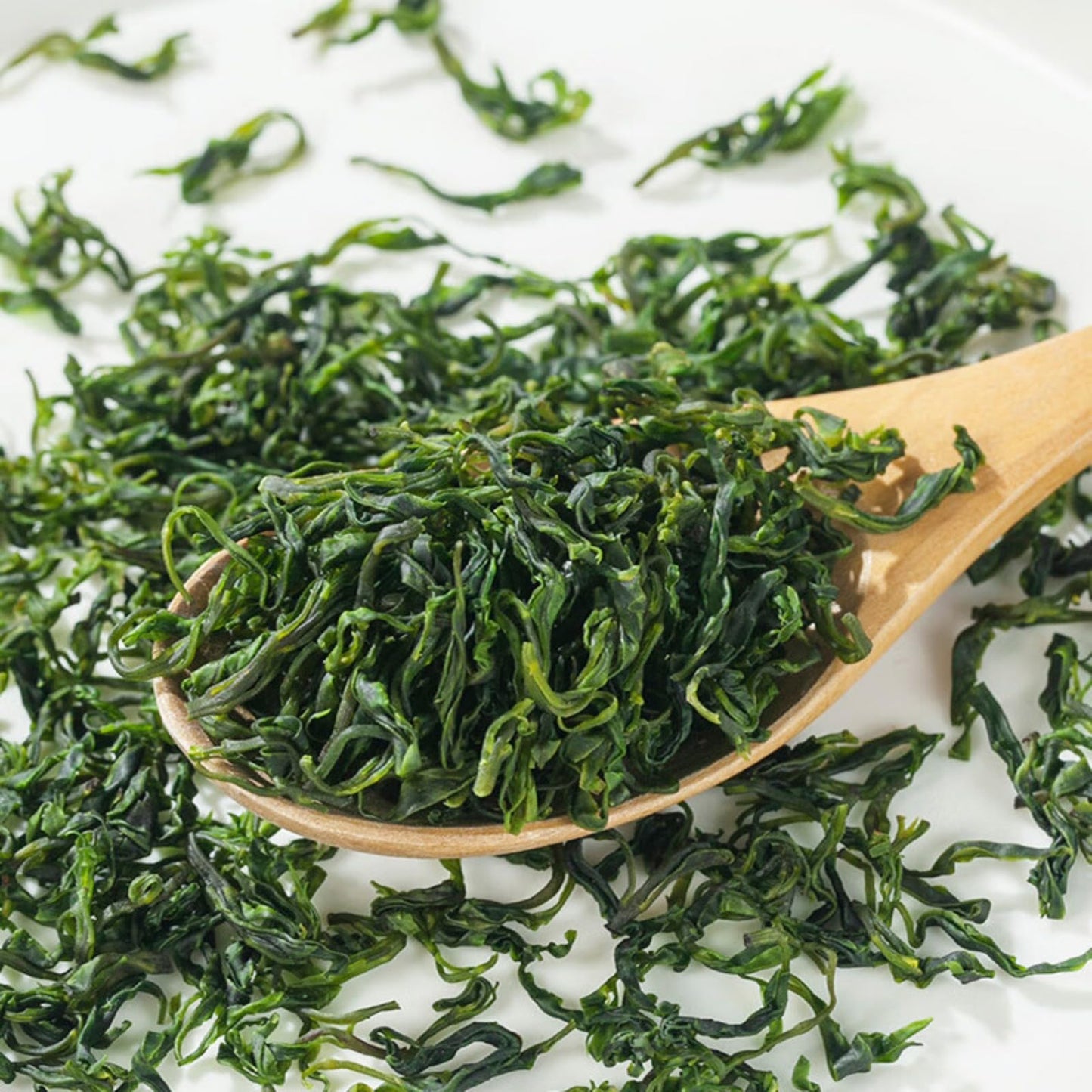 Tong Ren Tang Premium Large Leaf Bitter Tea Small Tender Buds Kuding Tea Health Kuding Green Tea Chinese Herbal Tea 南京同仁堂精品大叶白骨苦丁茶60克 小嫩芽苦丁茶特级