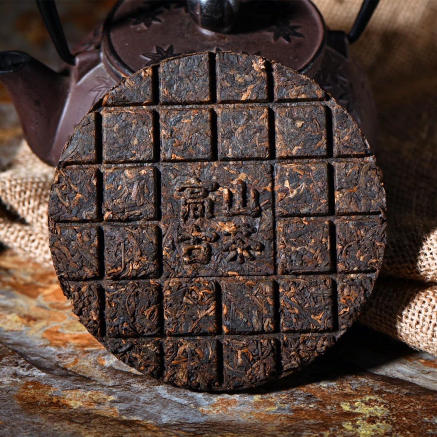 Natural and additive-free Puerh Tea Black Tea Ban Zhang 100g Old Ripe Tea Yunnan organic loose leaf Gong ting puerh tea 普洱茶熟茶 100g宫廷普洱七子饼巧克力普洱茶