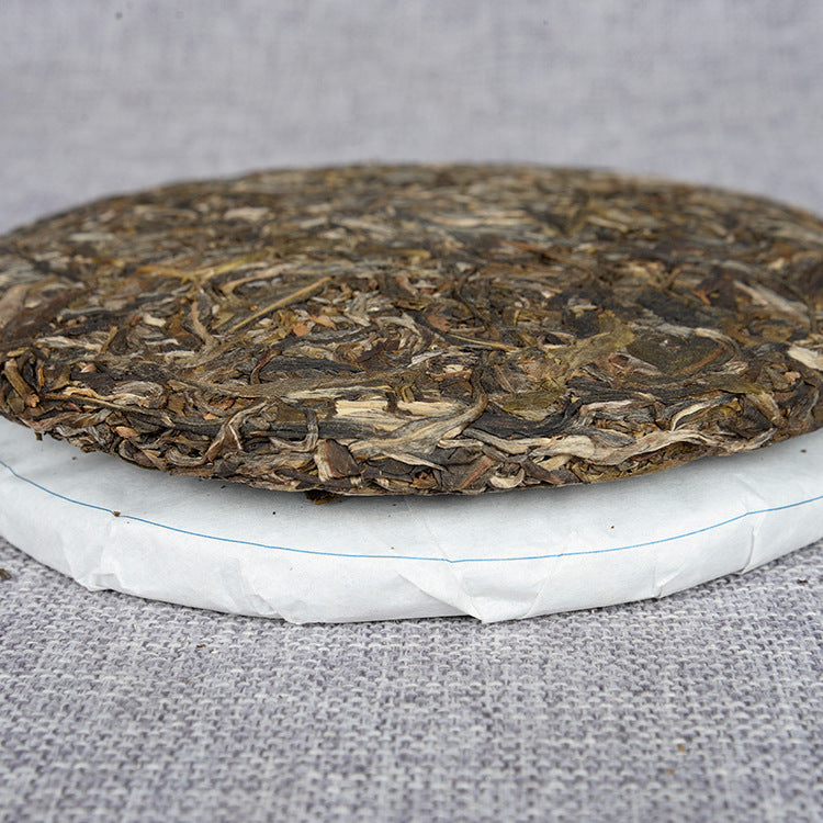 China Yunnan Pu'er Tea Ancient Tree Raw Tea Cake 357g Silver Leaf Qizi Cake Tea Spring Tea Green Tea