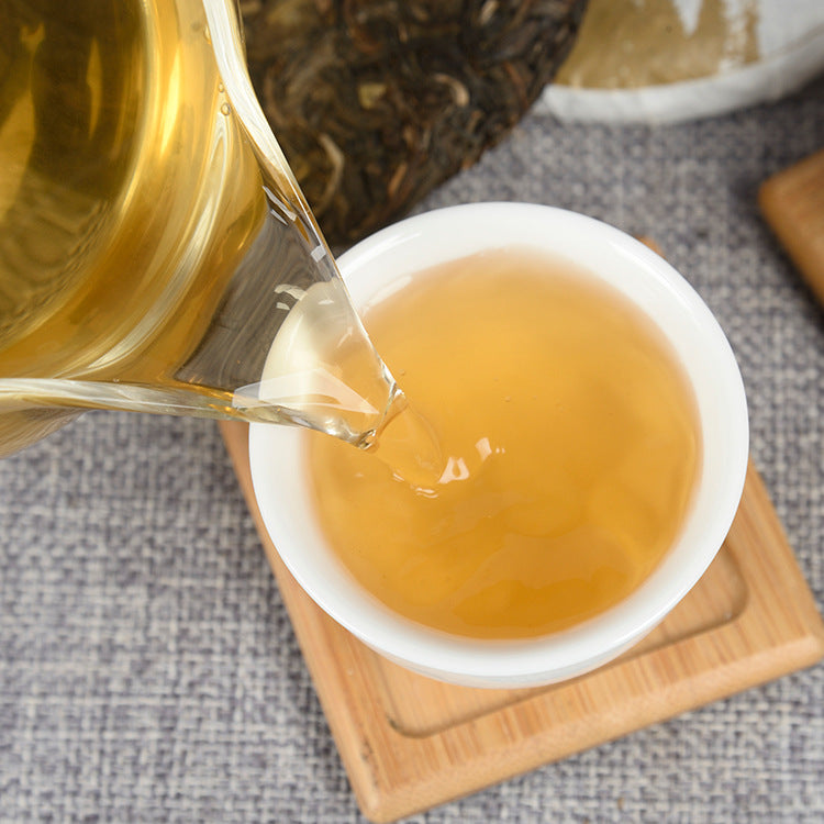 Yunnan Pu'er Tea Early Spring Raw Tea 100g Cake Tea Icelandic Raw Tea Spring Tea Green Tea