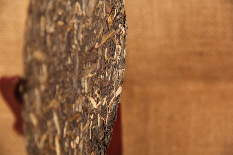 Early Spring Ancient Tree Puerh Raw Tea Menghai Ancient Tree Ecological Pure Material Tea Green Tea 100g