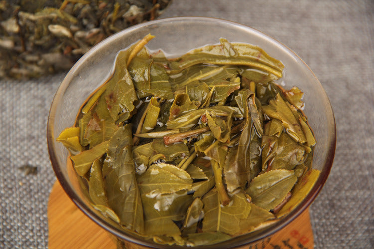 Pu-erh Tea Tibetan Pu-erh Mengku Bangdong Tea 357g Ancient Tree MingQian First Spring Raw Tea Cake Green Tea