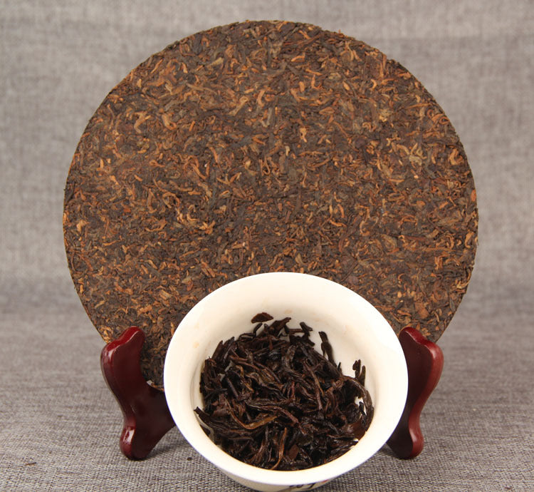China Yunnan Chen Xiang Pu'er Ripe Tea Black Tea Ripe Cake Golden Bud Menghai Ancient Tree Pure 100g