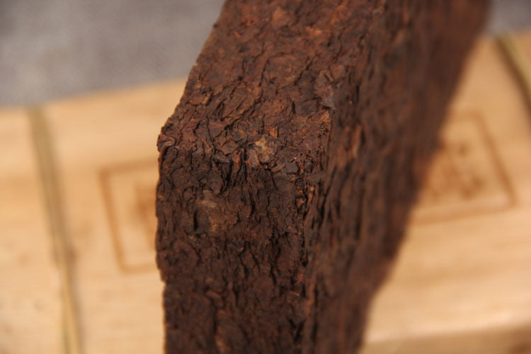 Pu-erh Tea Old Ripe Tea Ancient Tree Chen Xiang Da Ye Bamboo Leaf Tea Brick 1000g Shen Xiang Bamboo Shell Old Tea Brick Black tea