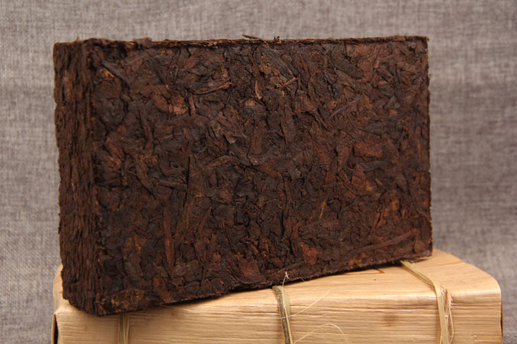 Pu-erh Tea Old Ripe Tea Ancient Tree Chen Xiang Da Ye Bamboo Leaf Tea Brick 1000g Shen Xiang Bamboo Shell Old Tea Brick Black tea