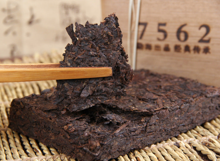 Yunnan Menghai Old Tea Brick 7562 Classic Old Ripe Tea Puerh Tea Brick 250g