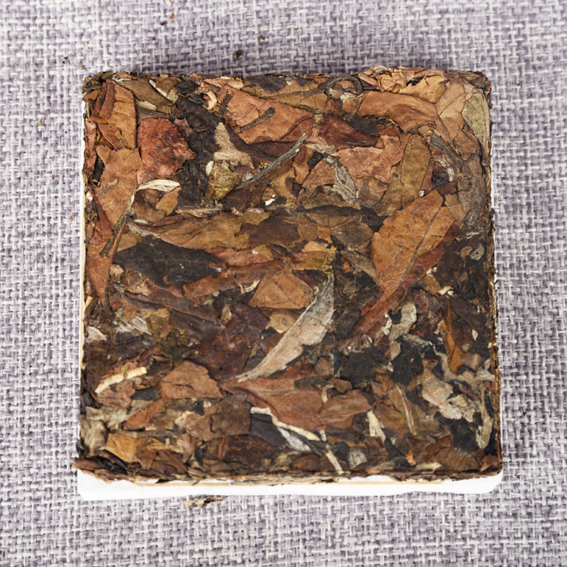 Premium Yunnan White Tea Spring Harvest with Floral and Date Aromas (50g/pc) Old White Tea Pu'er Tea