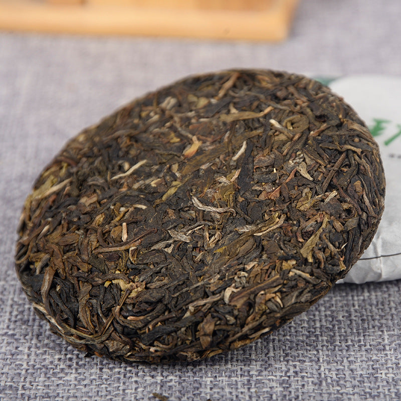 Pu-erh Tea Raw Tea Cake Raw Tea 100g/cake Lao Ban Zhang Raw Tea Cake Spring Tea Yunnan Pu-erh Tea Green Tea