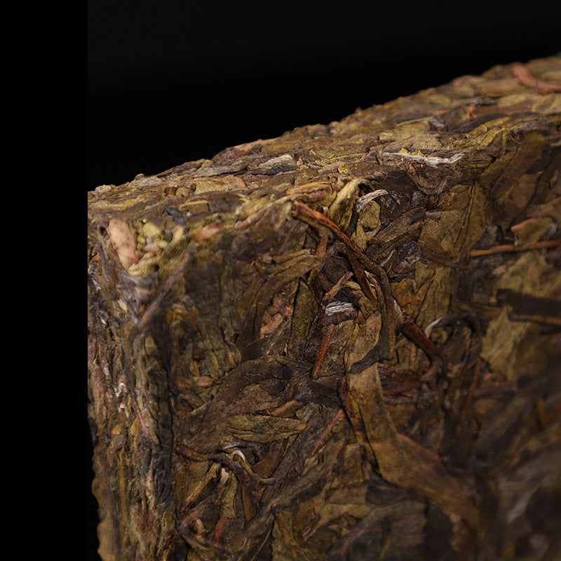 Yunnan Pu'er Tea Icelandic Ancient Tree Tea Huangjin Brick Pu'er Raw Tea Brick Tea 250g Perfect for Tea Enthusiasts Who Appreciate Pure