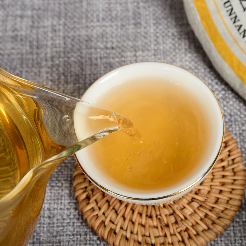 Old Raw Cake Yunnan Pu-erh Tea Raw Tea 357g Guhua Tea Raw Cake Aged and Fragrant Suitable for Long Term Storage